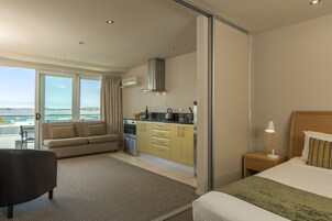 Quarto, 1 quarto | Escrivaninha, espaço de trabalho para notebook, cortinas blackout