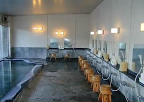 Innendørsbasseng og utendørsbasseng