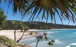 Beach nearby - Pandanus Palms Holiday Resort (Point Lookout)