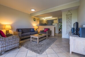 Appartement, 2 chambres | Aire de séjour | Téléviseur, lecteur de DVD