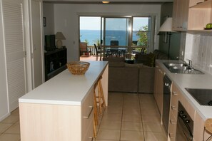2 Bedroom Apartment - Ocean View | Private kitchen | Full-size fridge, microwave, stovetop, dishwasher - Pandanus Palms Holiday Resort (Point Lookout)