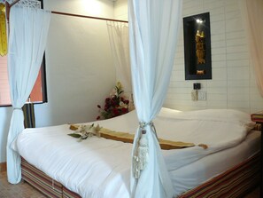 Zimmersafe, Schreibtisch, Zustellbetten, kostenloses WLAN