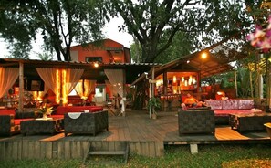 Breakfast, lunch and dinner served - Hollanda Montri Guesthouse (Chiang Mai)