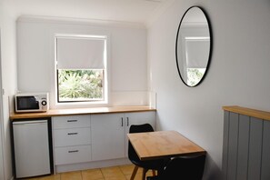 Refrigerador, microondas, cafetera/tetera, tetera/pava eléctrica