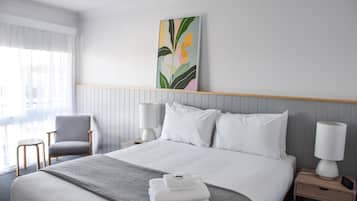 Bộ đồ giường cao cấp, nệm Select Comfort, minibar