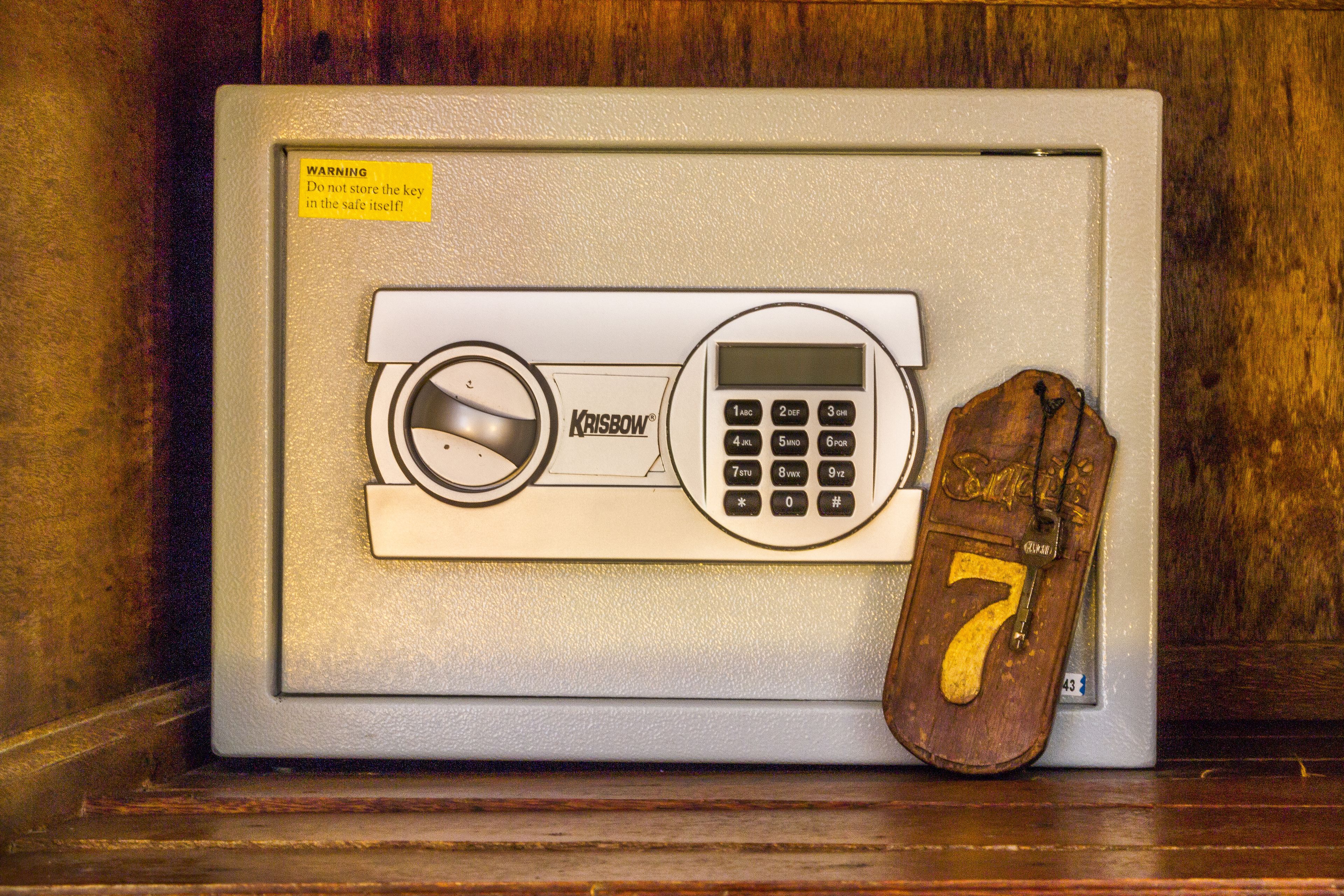 minibar, in-room safe, individually decorated, individually furnished