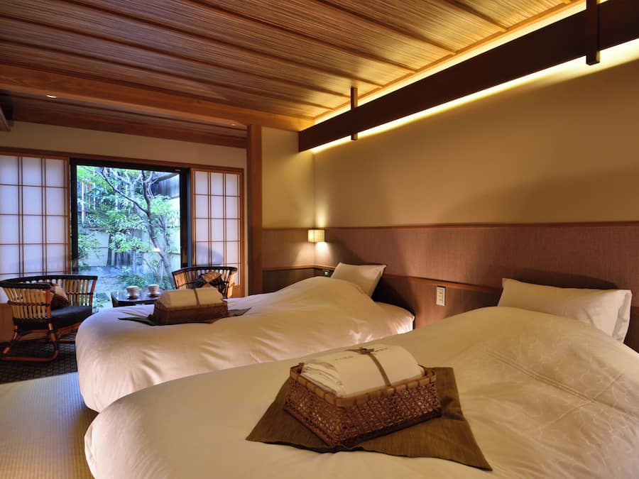 Sengetøy av topp kvalitet, dundyner, safe på rommet og wi-fi (inkludert)