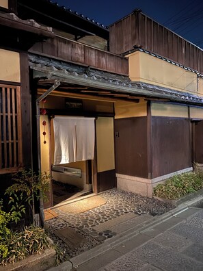 Front of property - Yasaka Yutone Kyokoyado (Kyoto)
