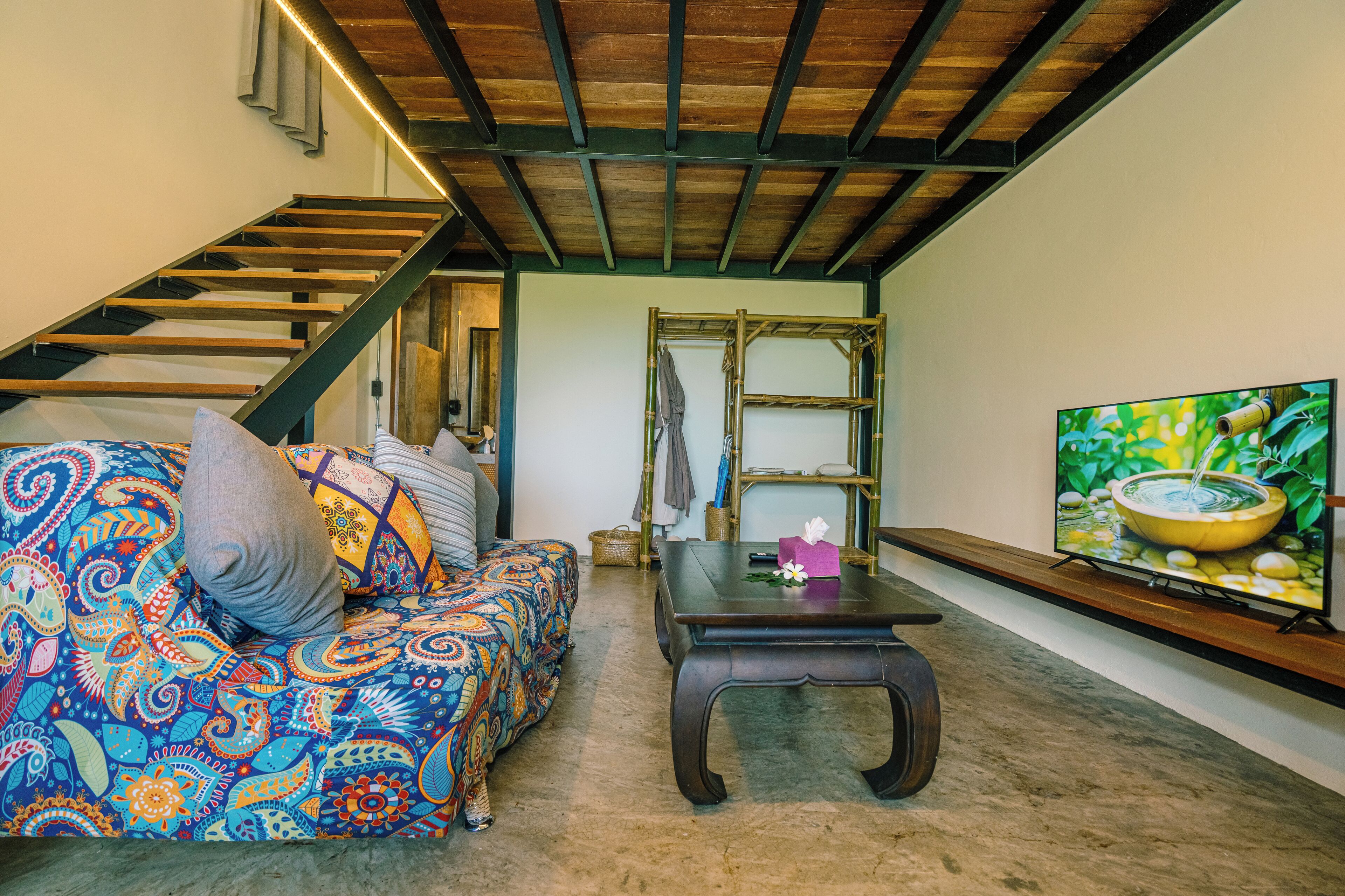 studio suite | living area | 28-inch flat-screen tv with satellite channels, tv