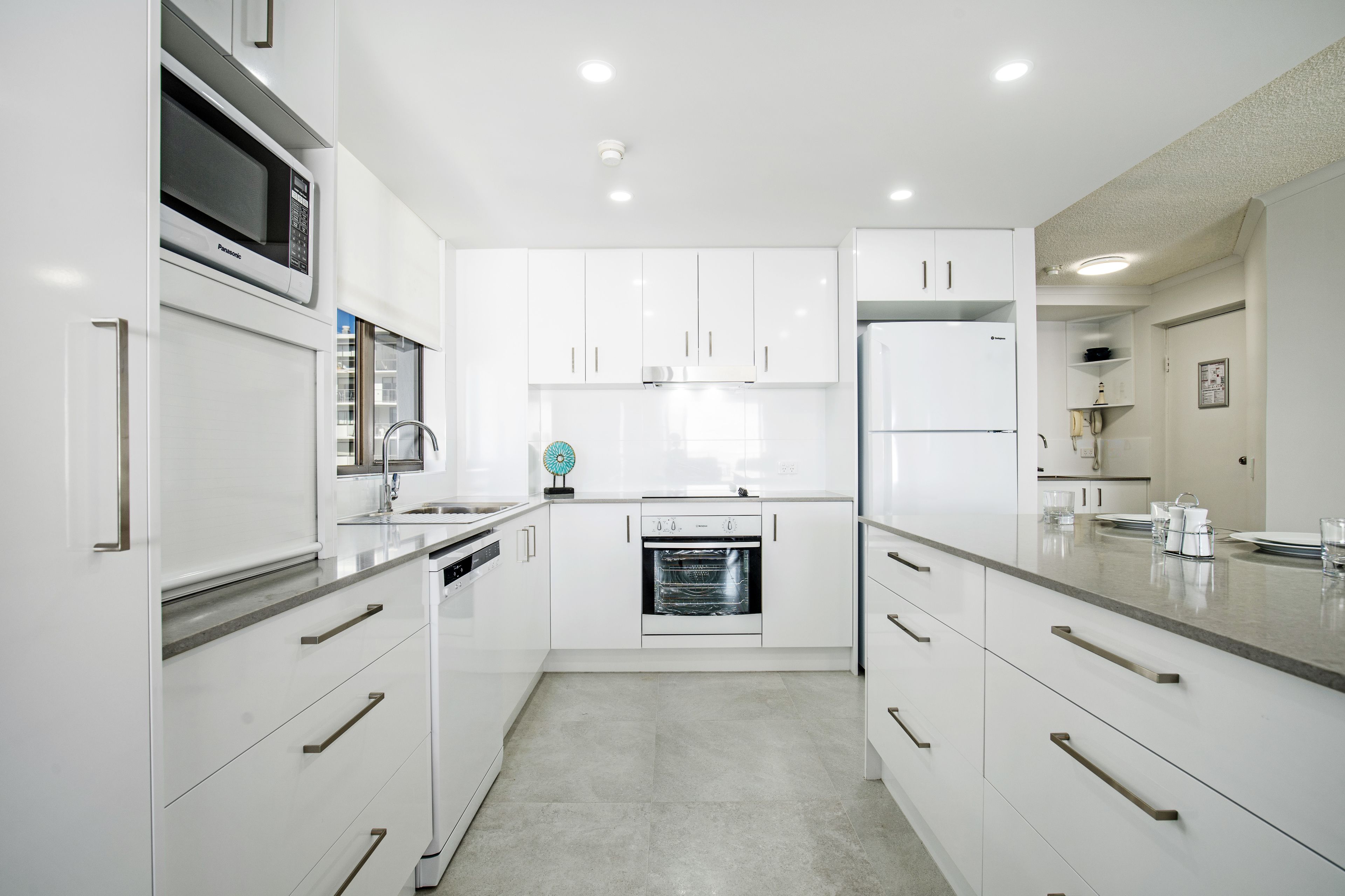 superior 3 bedrooms beachfront apartment  | private kitchen | full-sized fridge, microwave, stovetop, dishwasher