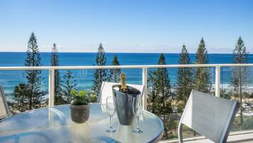 Luxury Beachfront Apartment - 1 Bedroom | Balcony