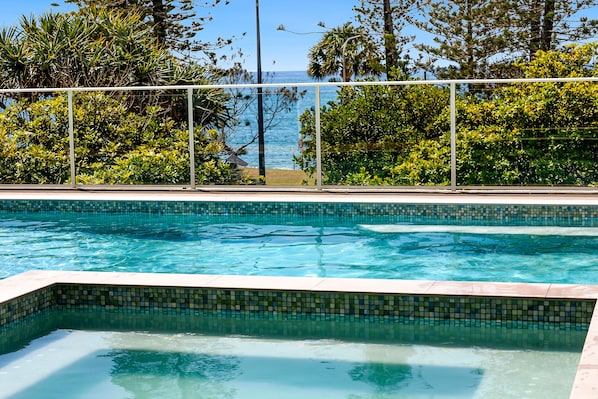 Outdoor spa tub