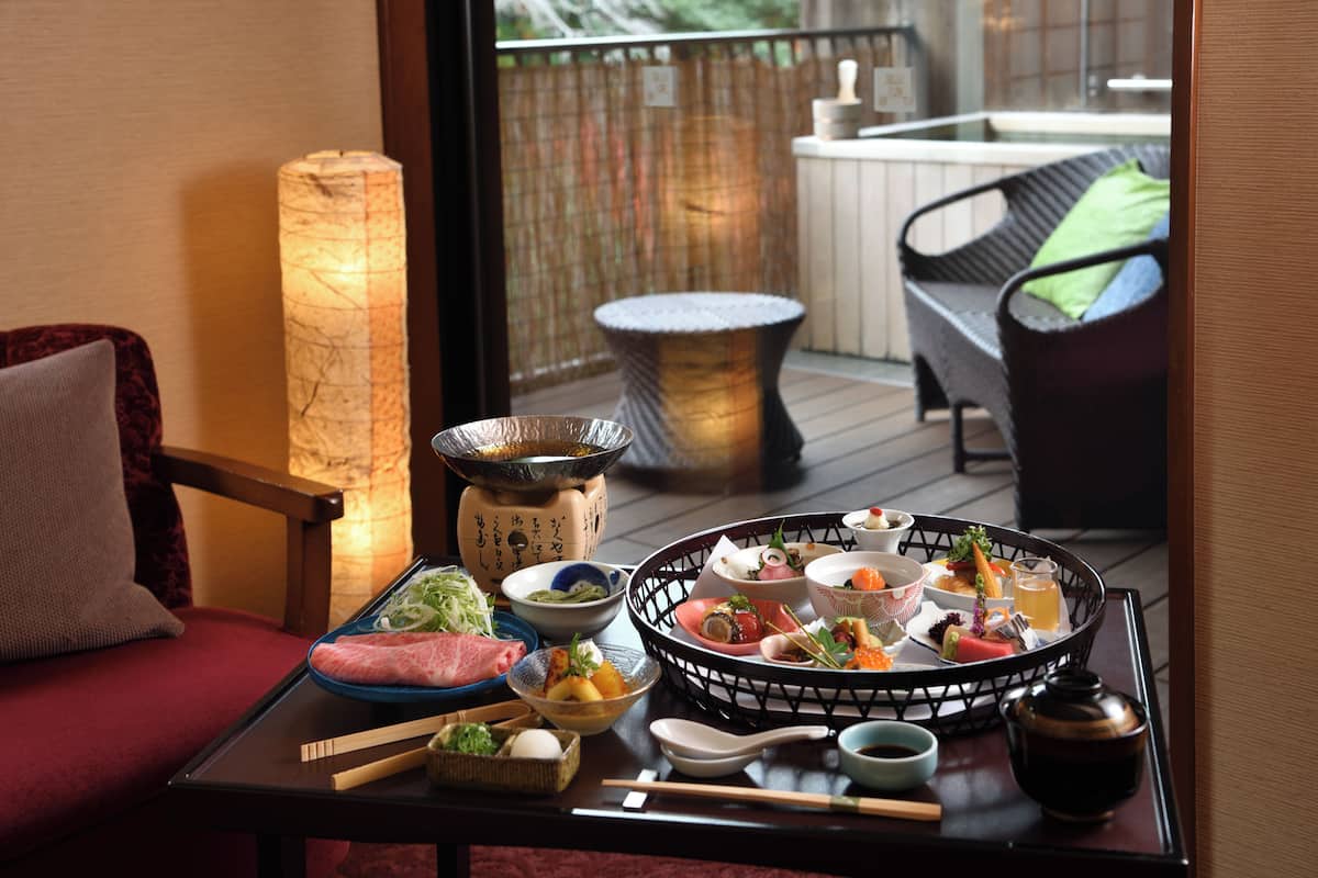 Down comforters, in-room safe, free WiFi, bed sheets