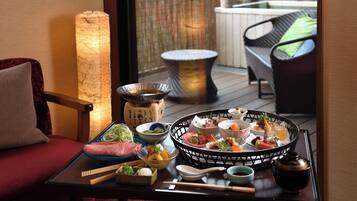 Down comforters, in-room safe, free WiFi, bed sheets