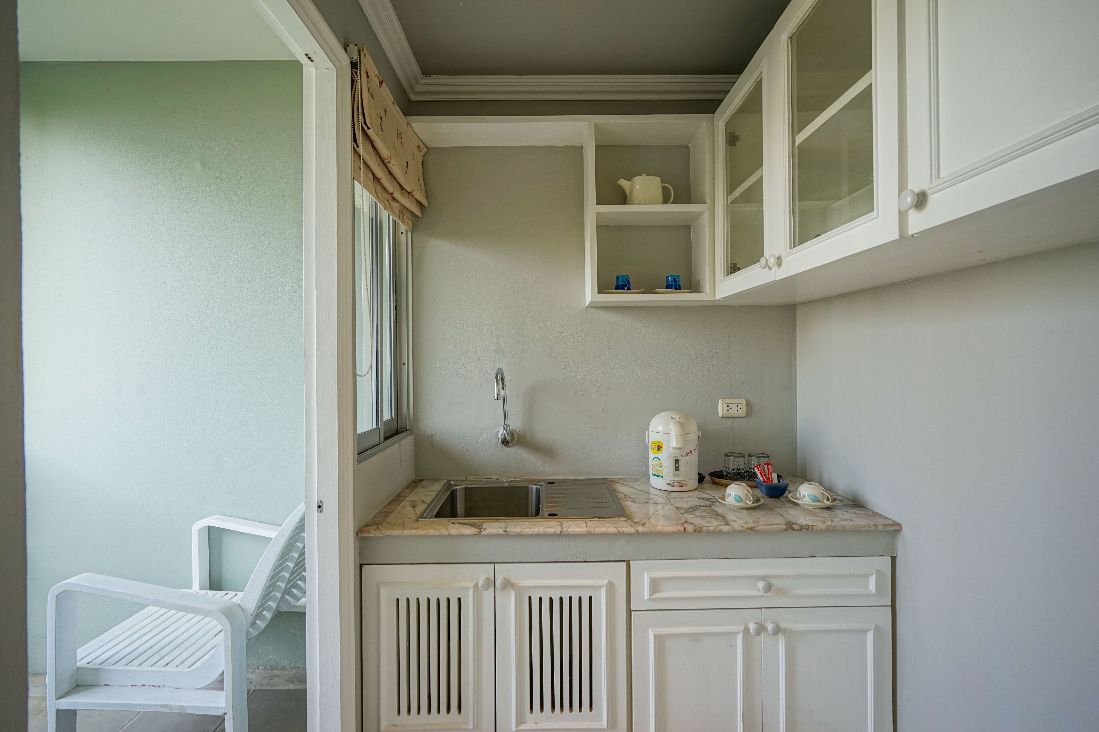 deluxe room | living area | tv