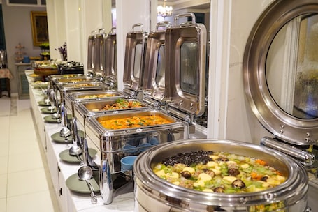 Desayuno (THB 250 por persona)