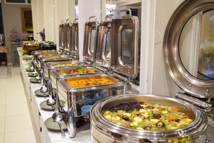 Desayuno (THB 250 por persona)