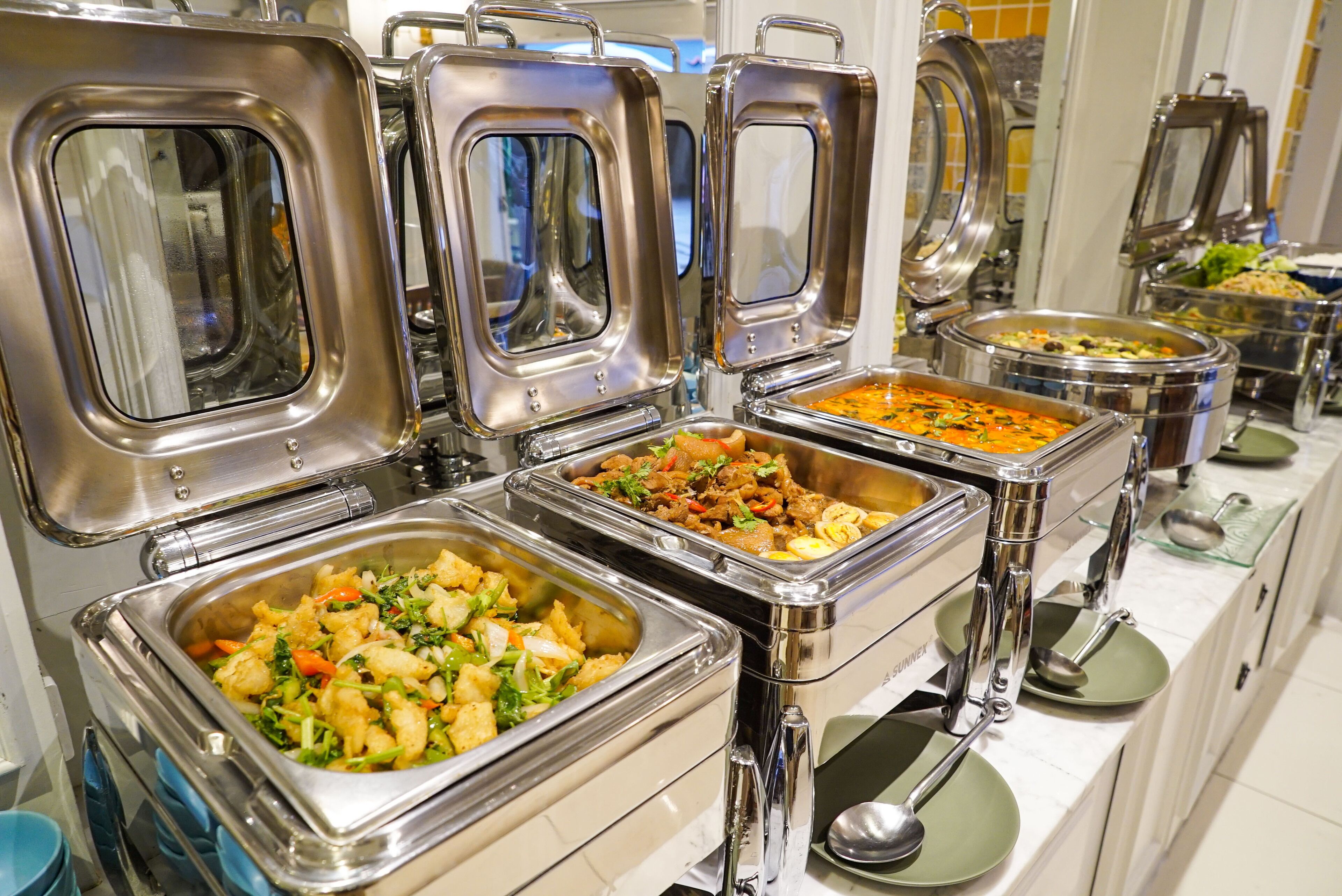 breakfast (thb 250 per person)