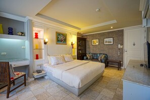 Grand Deluxe Double Room | Minibar, desk, rollaway beds, free WiFi - At Pingnakorn Hotel Chiang Mai (Chiang Mai)