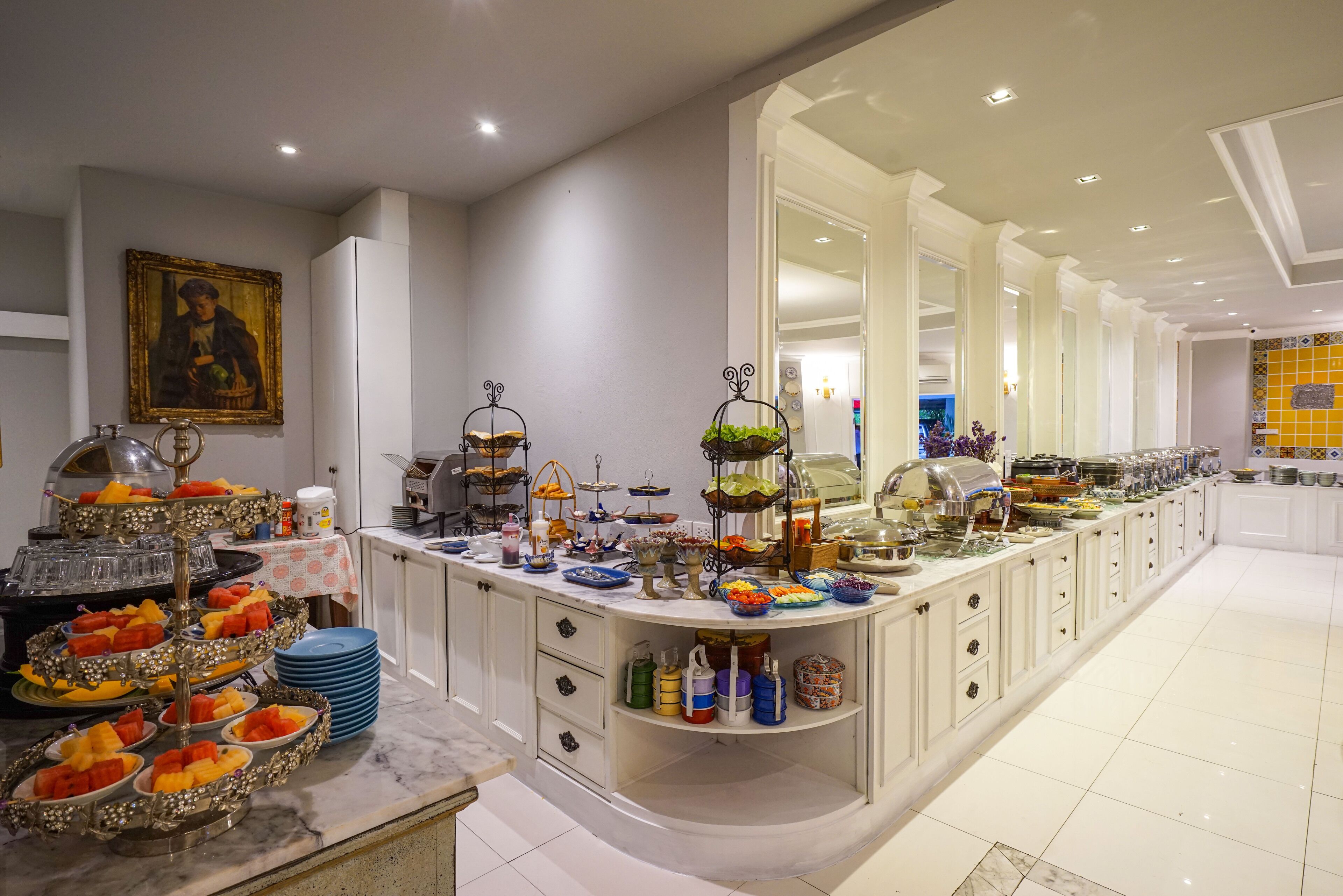 breakfast (thb 250 per person)