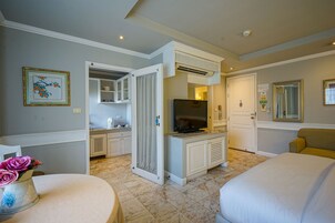 Minibar, escritorio, camas plegables/adicionales y wifi gratis 