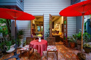 Exterior - At Pingnakorn Hotel Chiang Mai (Chiang Mai)