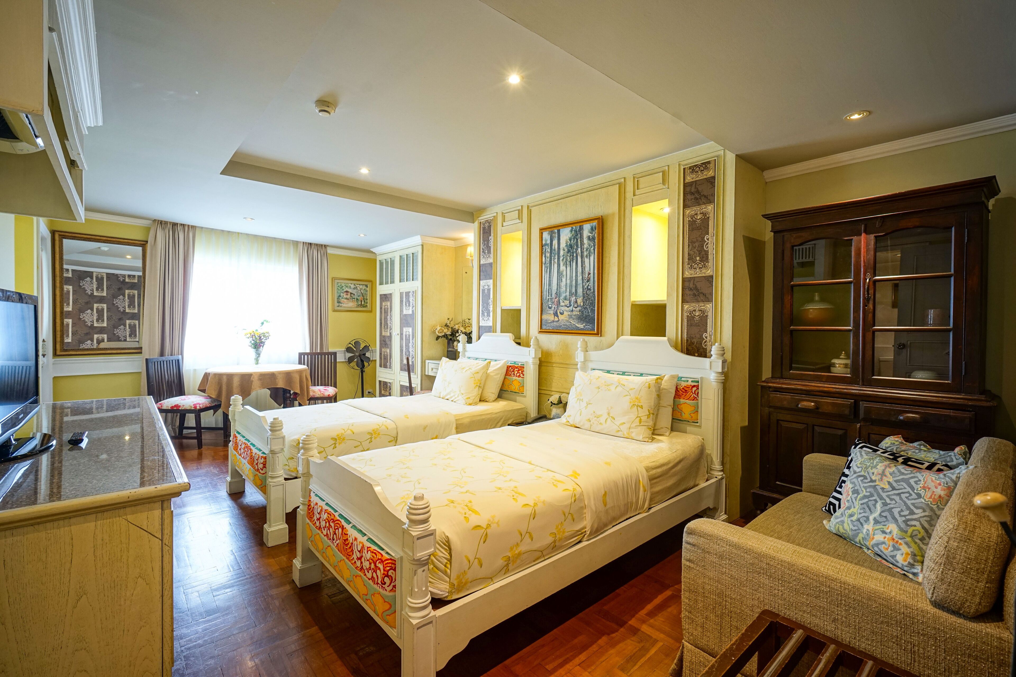 grand deluxe twin room | minibar, desk, rollaway beds, free wifi