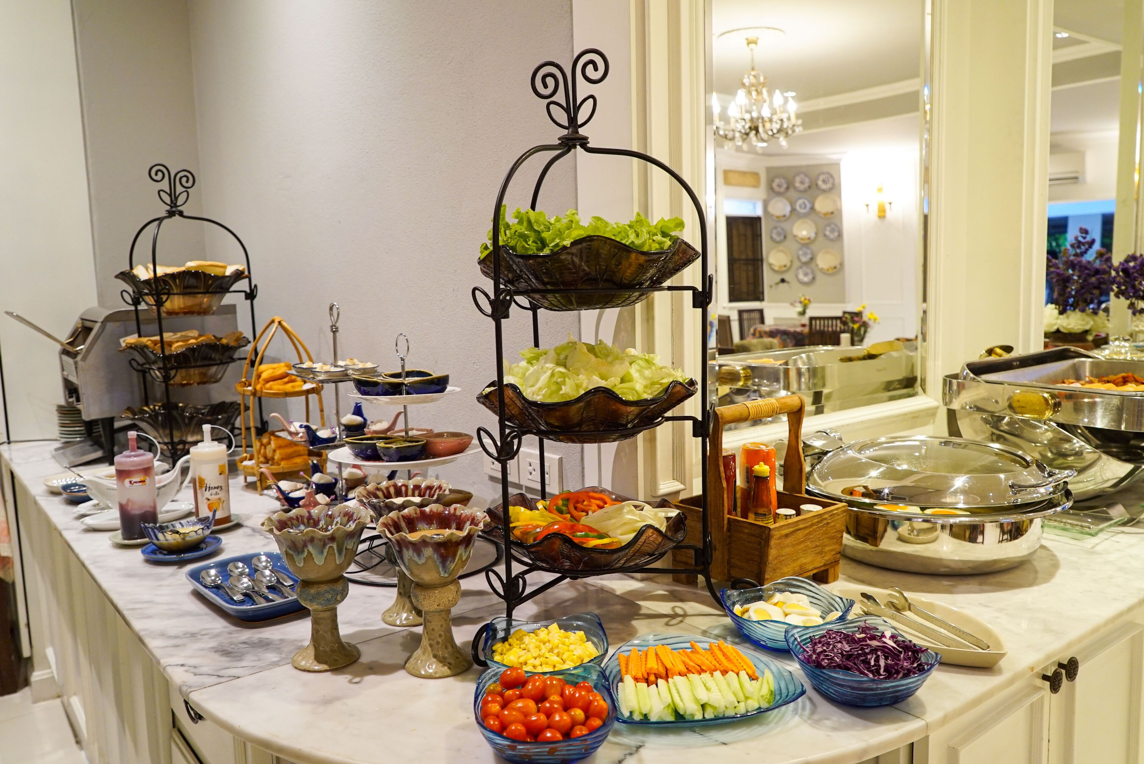 Breakfast (THB 250 per person)