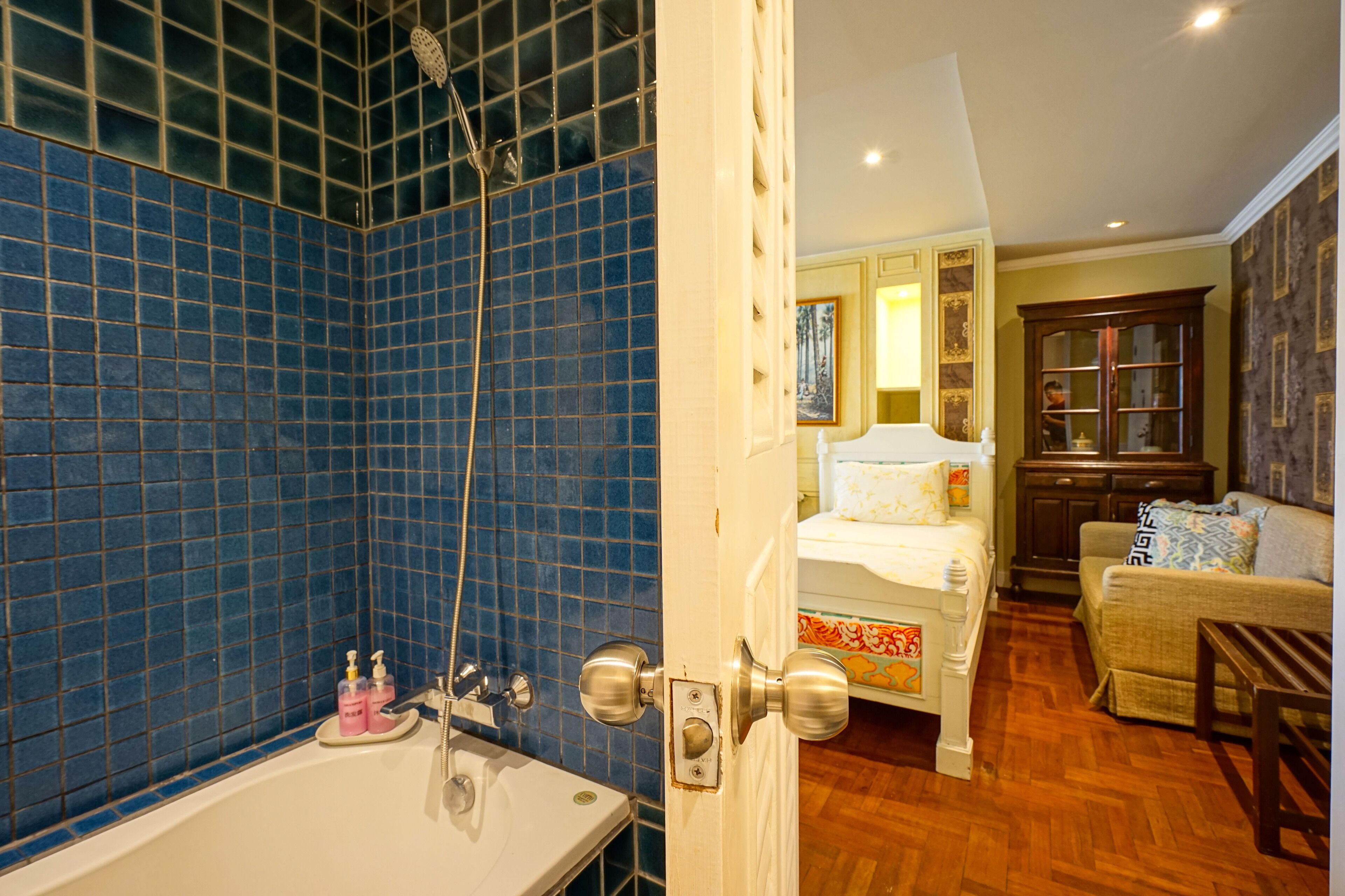 grand deluxe twin room | bathroom | shower, free toiletries, hair dryer, bathrobes