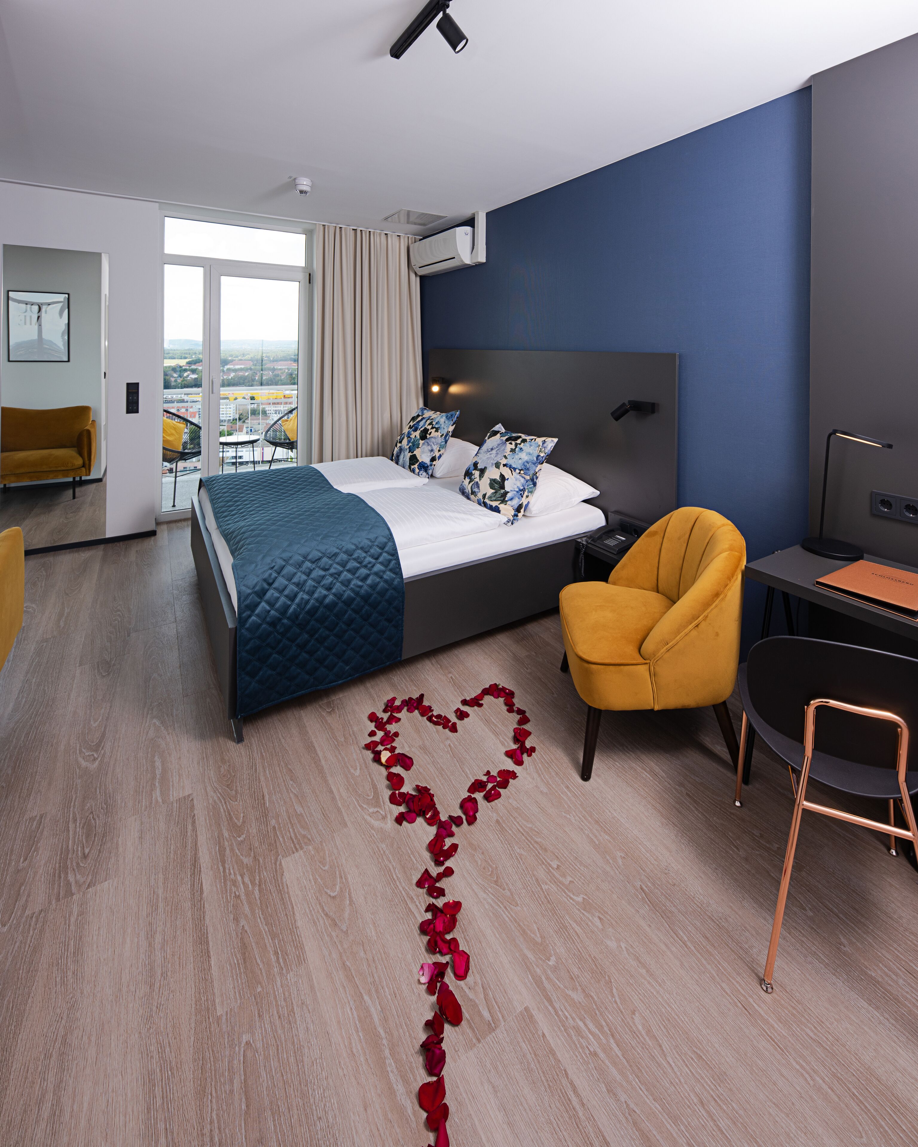 panoramic double room | 1 bedroom, hypo-allergenic bedding, in-room safe, desk