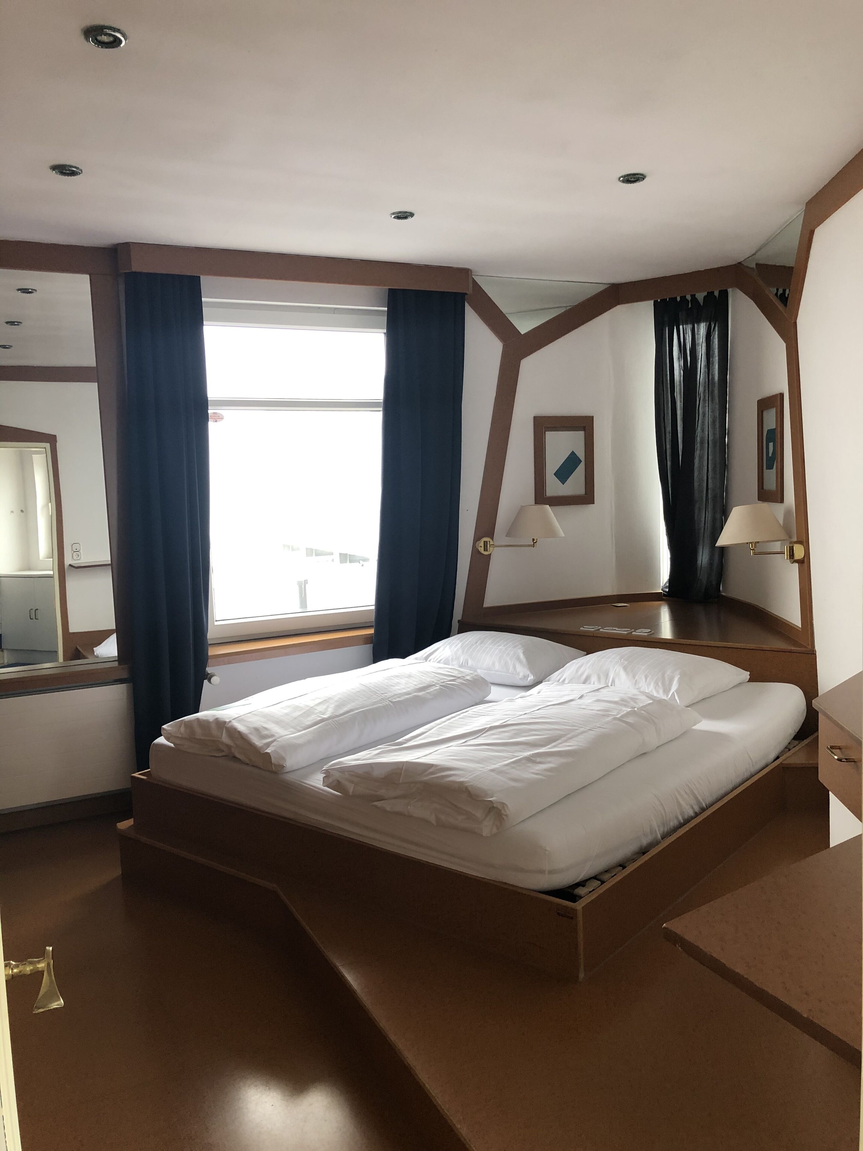 economy double room | 1 bedroom, hypo-allergenic bedding, in-room safe, desk