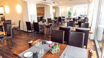 Desayuno buffet todos los días (con cargo)