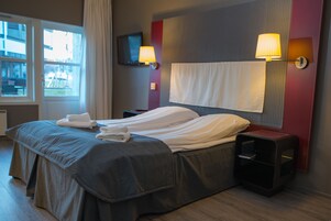 Colchones con pillow-top, cortinas blackout y sistema de insonorización
