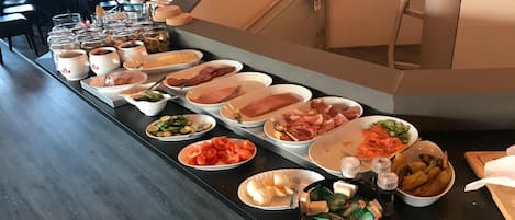 Fridge, microwave, coffee/tea maker, electric kettle