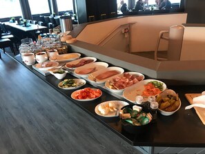 冰箱、微波炉、茶具/咖啡用具、电热水壶