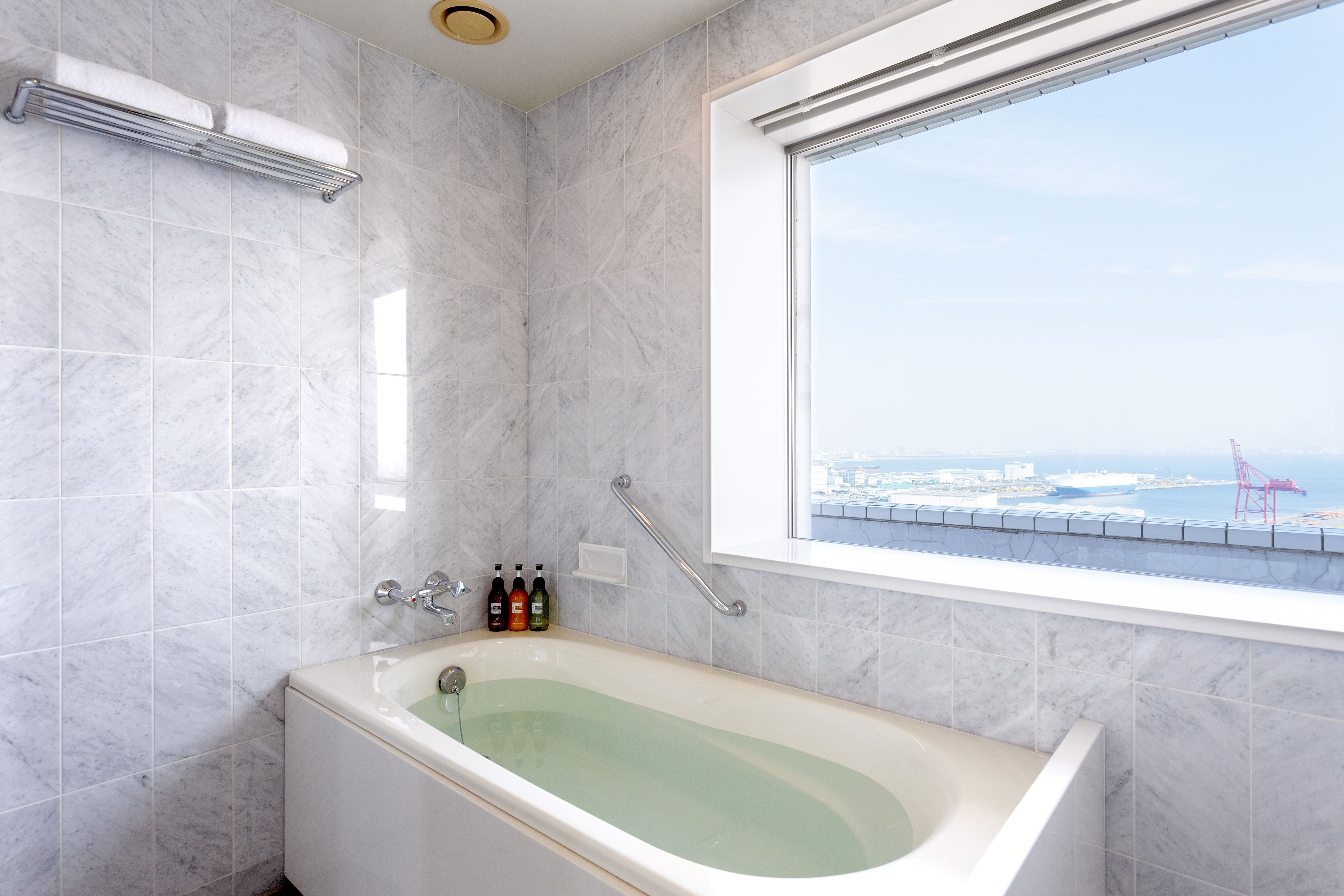 combined shower/bathtub, free toiletries, hair dryer, slippers