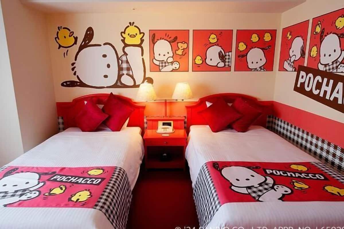 Premium bedding, desk, iron/ironing board, free WiFi