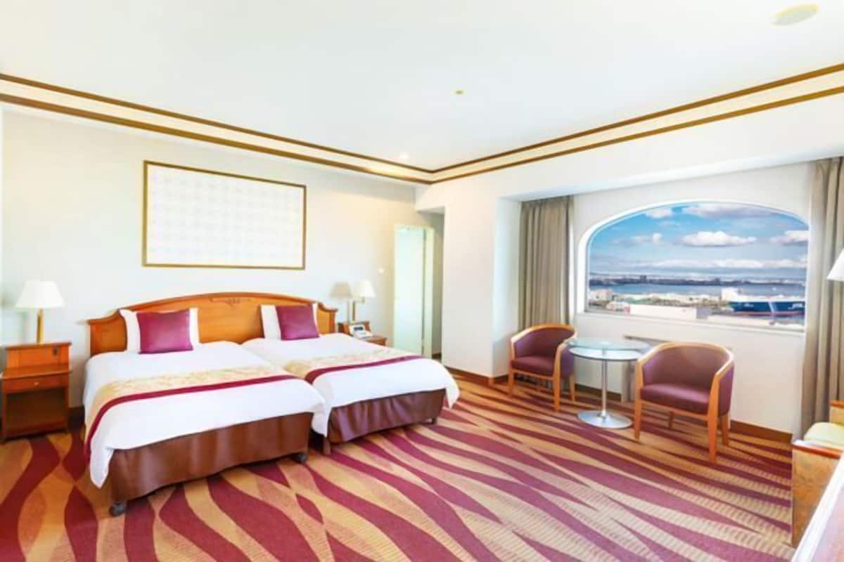 Premium bedding, desk, iron/ironing board, free WiFi