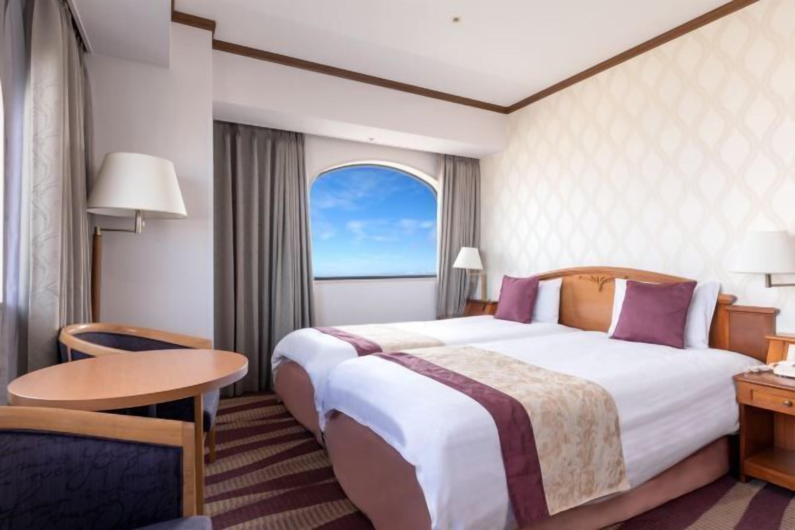 Skrivebord, strykejern/-brett, wi-fi (inkludert) og sengetøy