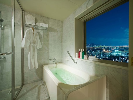My Melody Room (No Smoking, No Shoes Allowed) | Bathroom | Combined shower/bathtub, free toiletries, hair dryer, slippers. Hotel Plaza Kobe