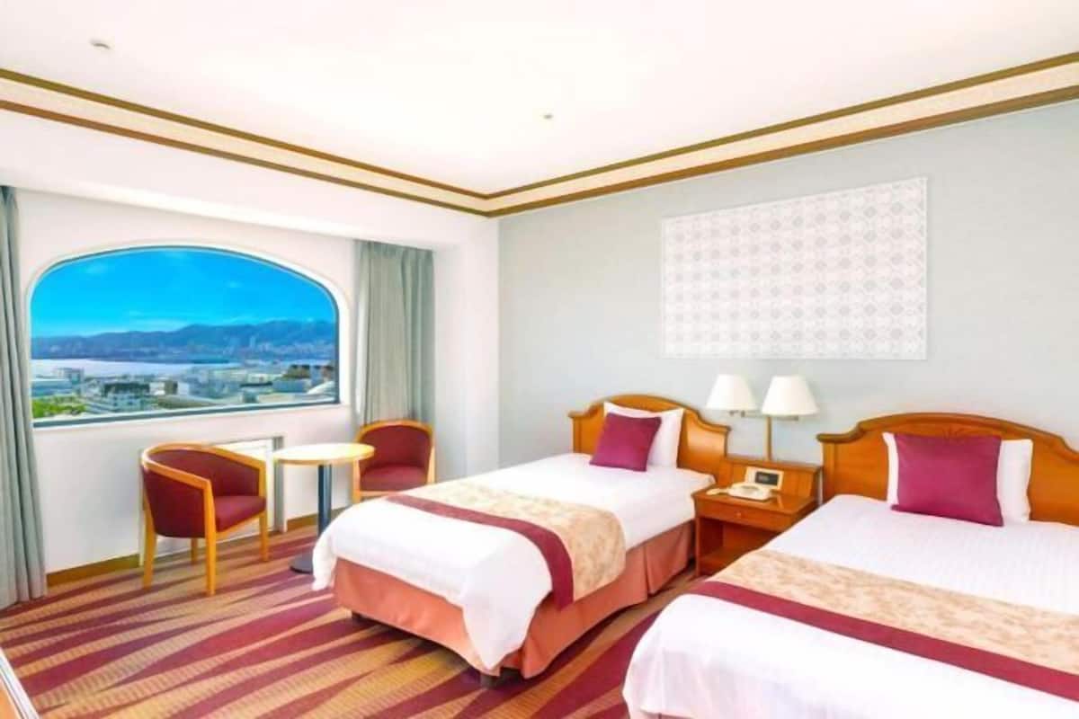 Premium bedding, desk, iron/ironing board, free WiFi
