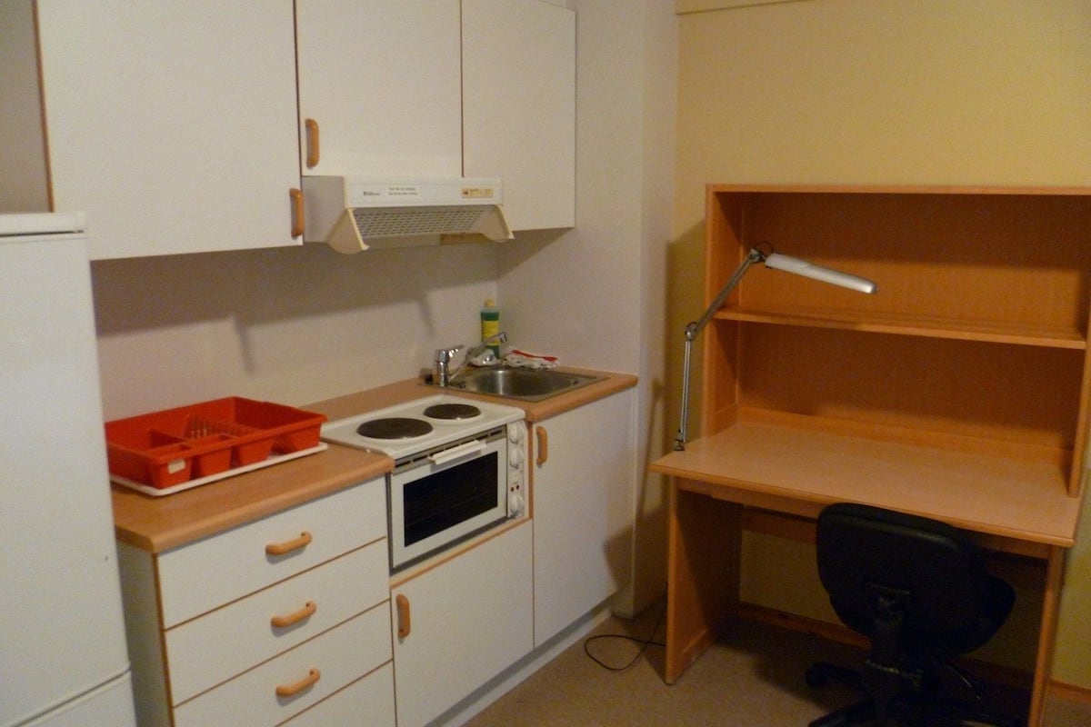 basic studio | desk, iron/ironing board, free wifi