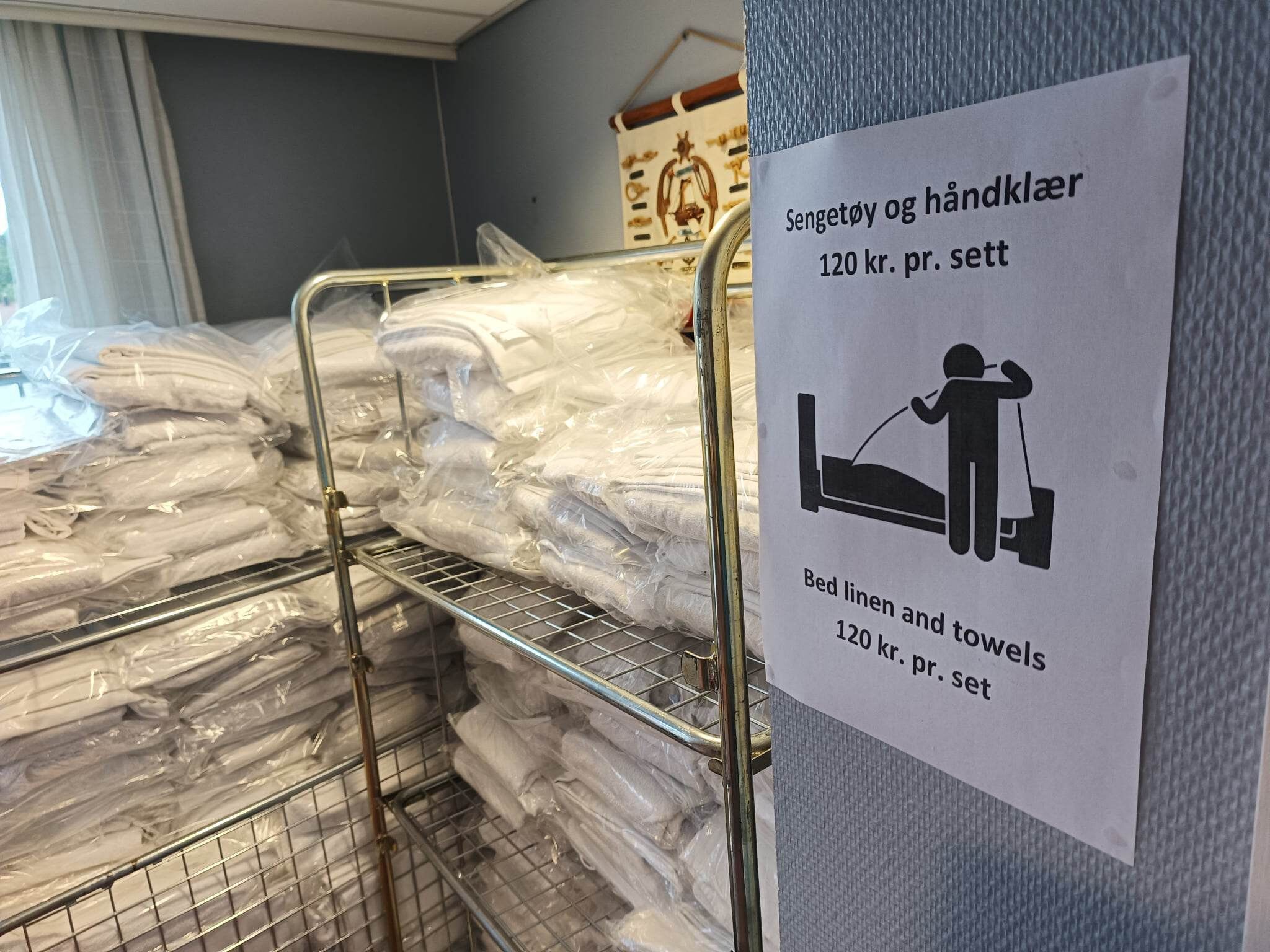 desk, iron/ironing board, free wifi