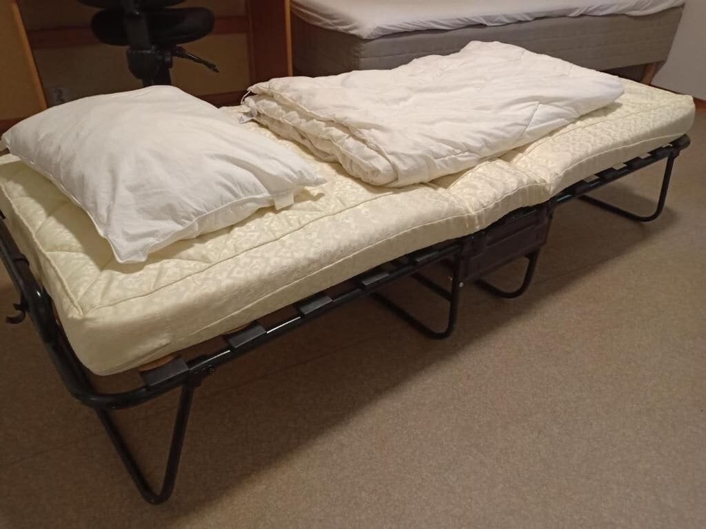 desk, iron/ironing board, free wifi