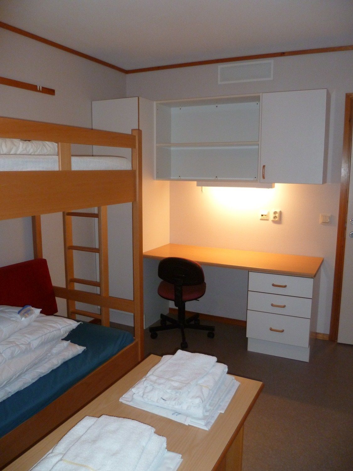 desk, iron/ironing board, free wifi