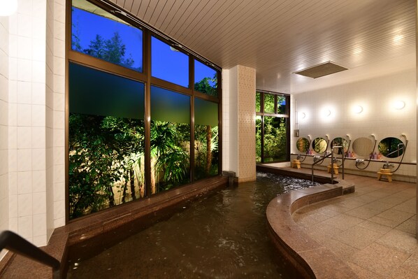 Suối nước nóng