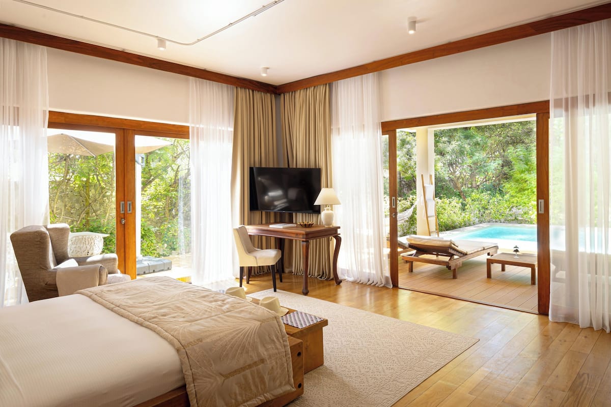 Egyptian cotton sheets, premium bedding, minibar, in-room safe