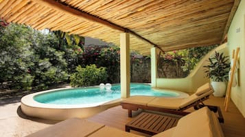 Garden Villa with Pool | Room amenity