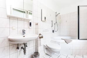 Apartment (located 20m from the main building) | Bathroom | Shower, hair dryer, towels