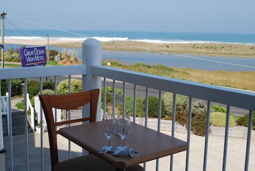 A Great Ocean View Motel